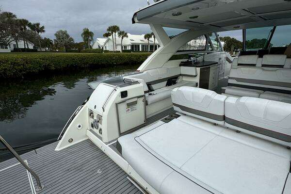 Formula 430 Super Sport Crossover Yacht For Sale