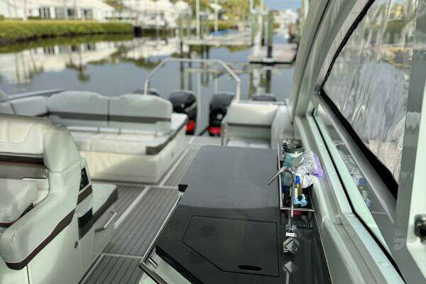 Formula 430 Super Sport Crossover Yacht For Sale