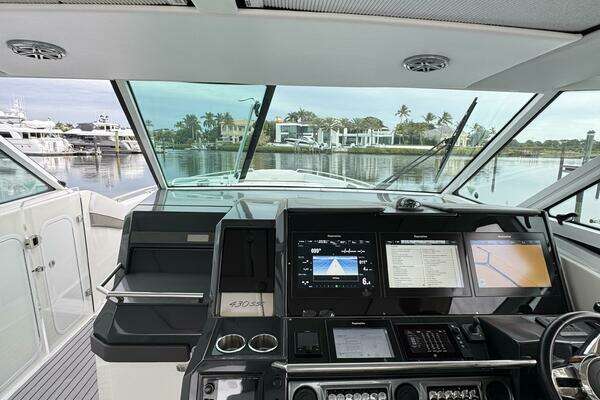 Formula 430 Super Sport Crossover Yacht For Sale
