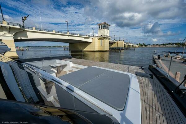 Sunreef 60 NERO- Bow 