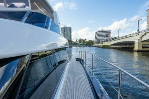 Sunreef 60 NERO- Companionway