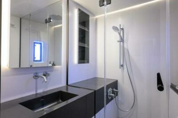 Sunreef 60 NERO- Head 