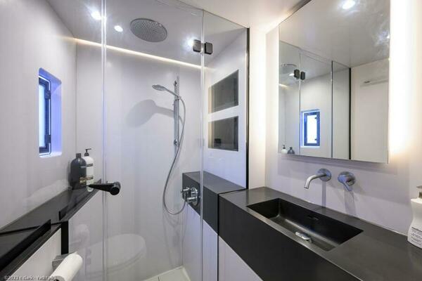 Sunreef 60 NERO- Head