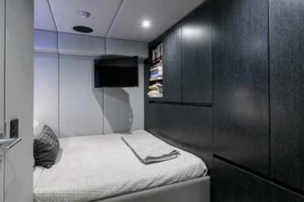 Sunreef 60 NERO- Aft Starboard Guest Cabin