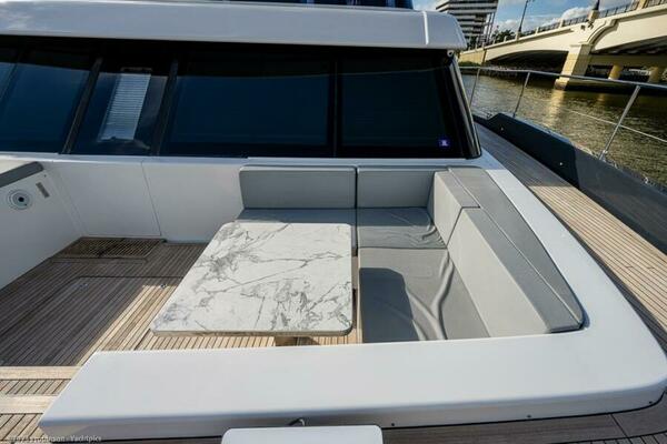 Sunreef 60 NERO- Bow 