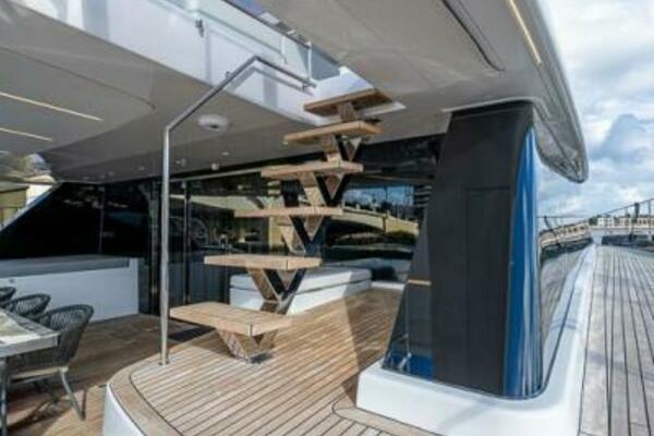 Sunreef 60 NERO- Cockpit