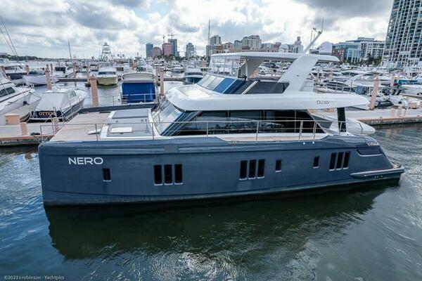 Sunreef 60 NERO- Profile