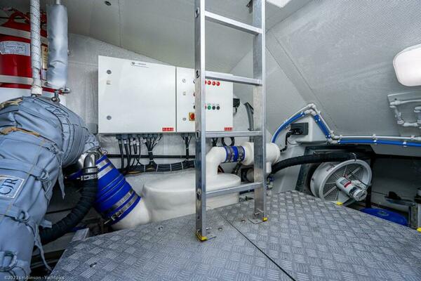 Sunreef 60 NERO- Engine Room