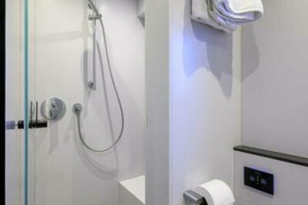 Sunreef 60 NERO- Head