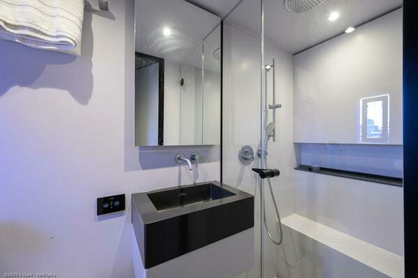 Sunreef 60 NERO- Head