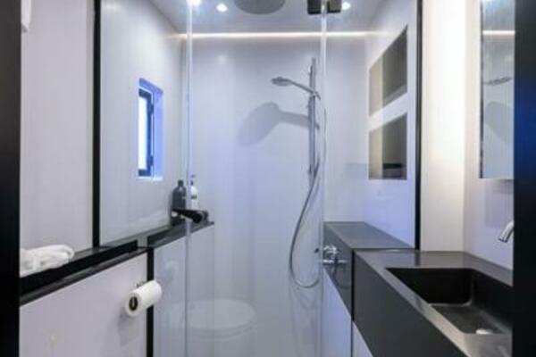 Sunreef 60 NERO- Head