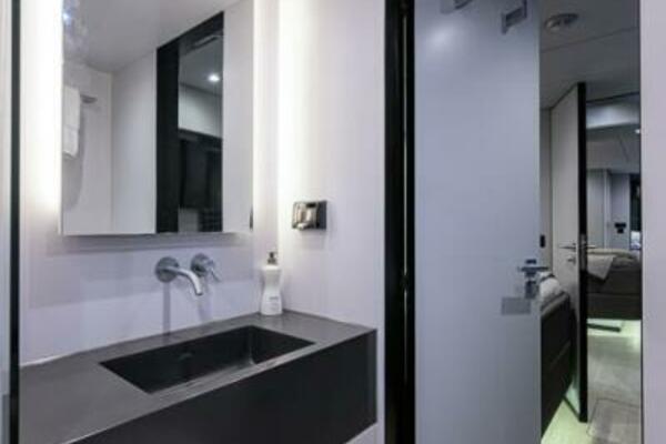 Sunreef 60 NERO- Head