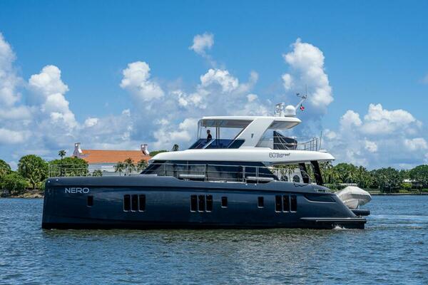 Sunreef 60 NERO- Profile