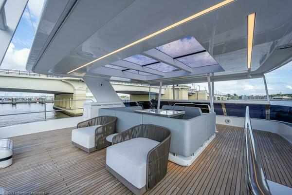 Sunreef 60 NERO- Flybridge