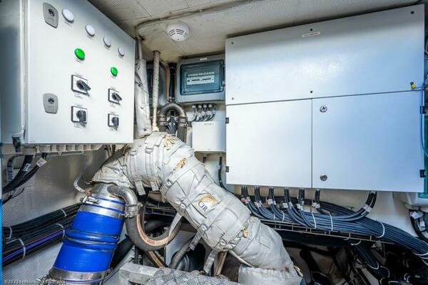 Sunreef 60 NERO- Engine Room