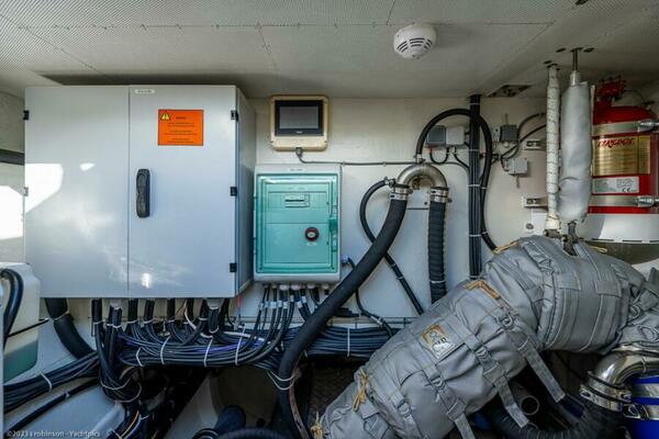 Sunreef 60 NERO- Engine Room