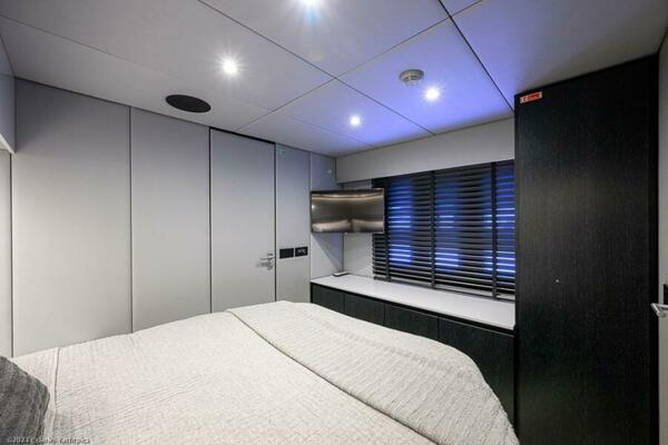 Sunreef 60 NERO- Mid Starboard Guest Cabin