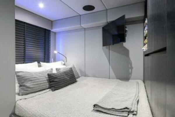 Sunreef 60 NERO- Aft Starboard Guest Cabin