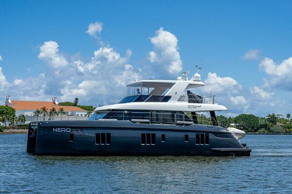 Sunreef 60 NERO- Profile