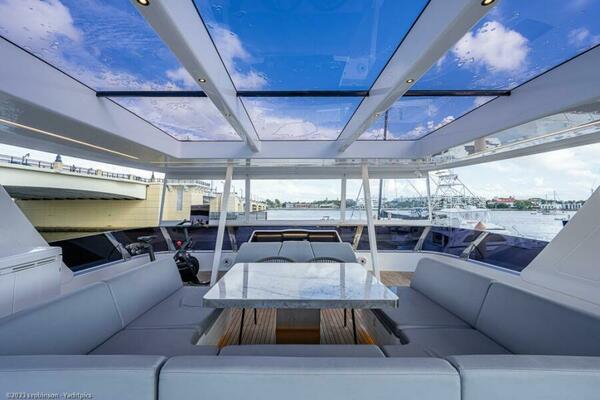 Sunreef 60 NERO- Flybridge