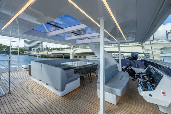 Sunreef 60 NERO- Flybridge