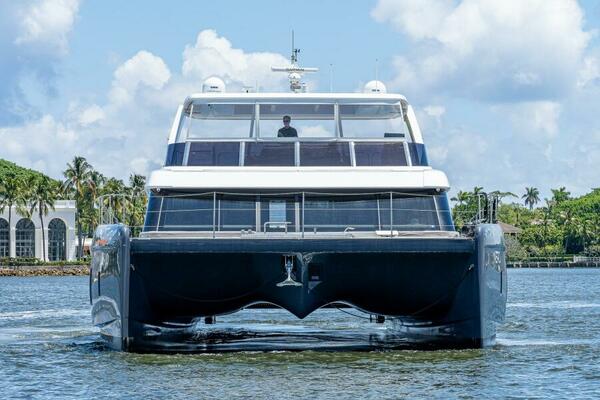 Sunreef 60 NERO- Profile