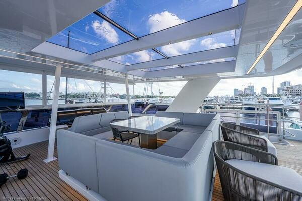 Sunreef 60 NERO- Flybridge