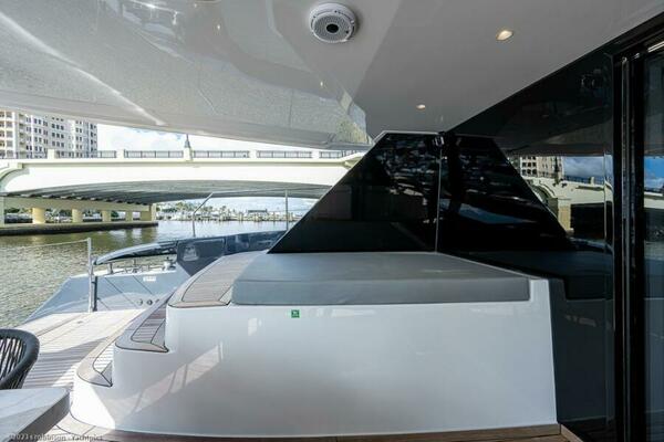 Sunreef 60 NERO- Cockpit