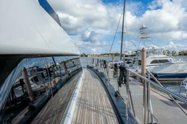 Sunreef 60 NERO- Companionway