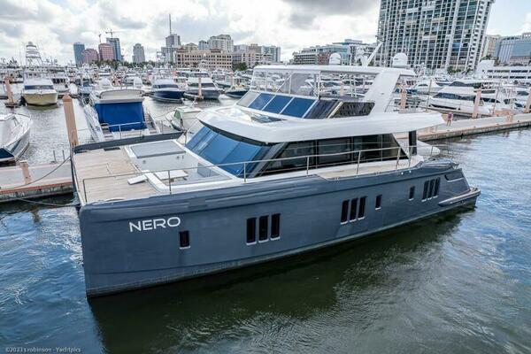 Sunreef 60 NERO- Profile