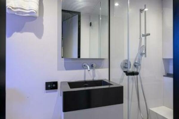 Sunreef 60 NERO- Head