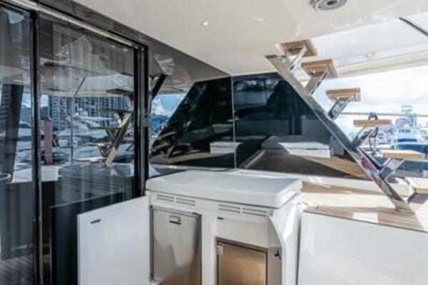 Sunreef 60 NERO- Cockpit