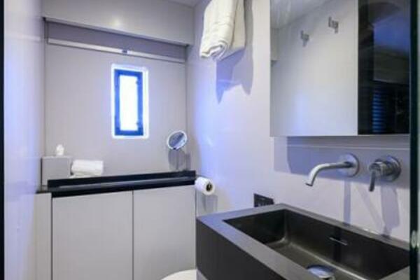 Sunreef 60 NERO- Head