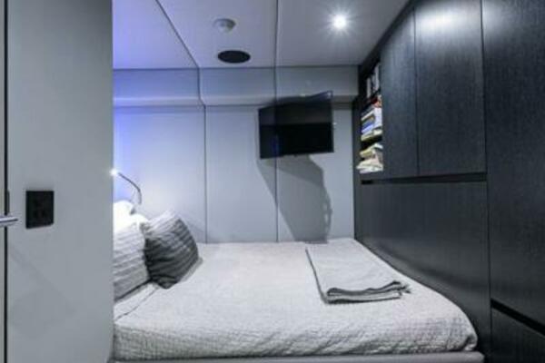 Sunreef 60 NERO- Aft Starboard Guest Cabin