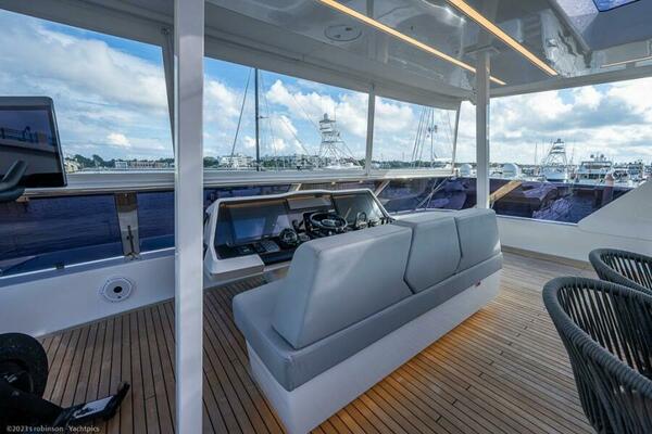 Sunreef 60 NERO- Flybridge