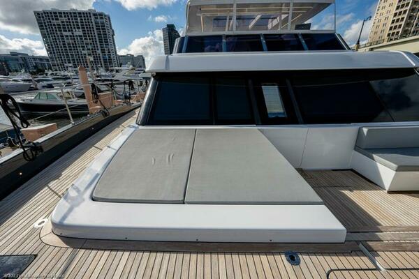 Sunreef 60 NERO- Bow 