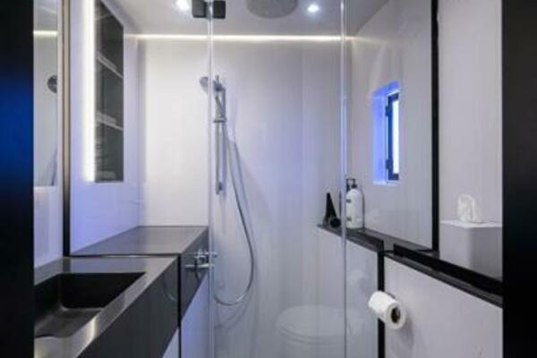 Sunreef 60 NERO- Head 