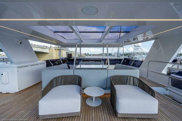 Sunreef 60 NERO- Flybridge