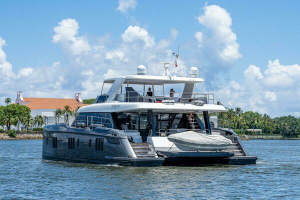 Sunreef 60 NERO- Profile