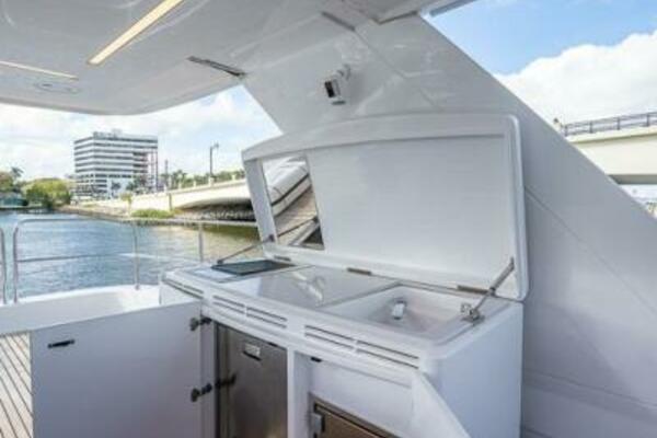 Sunreef 60 NERO- Flybridge