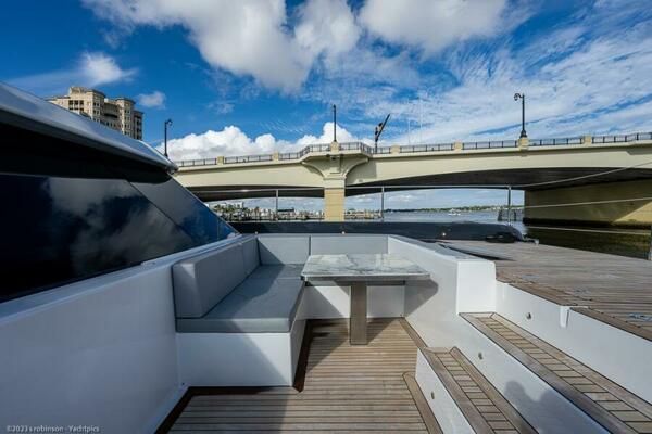 Sunreef 60 NERO- Bow 