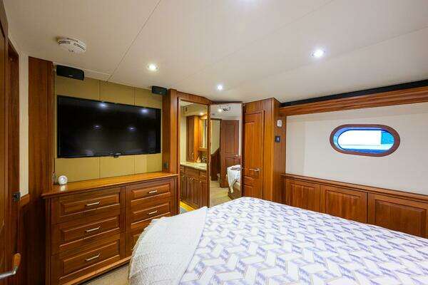 Hatteras GT63 Yacht For Sale