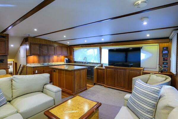 2013 Hatteras 63