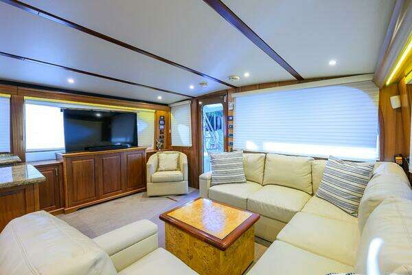 Hatteras GT63 Yacht For Sale