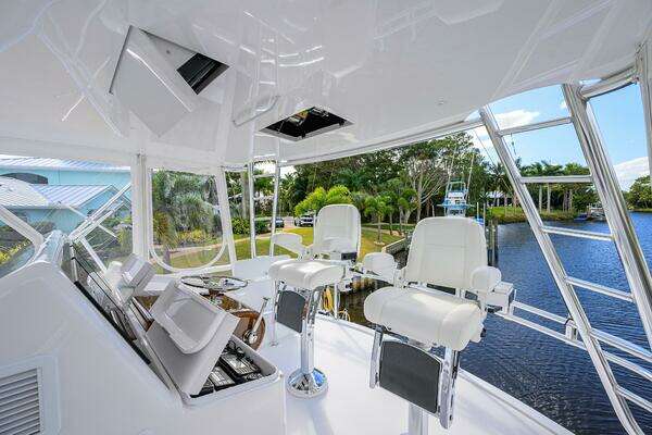 Hatteras GT63 Yacht For Sale