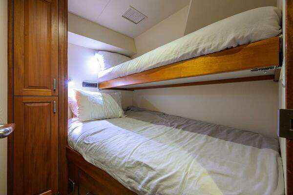 Hatteras GT63 Yacht For Sale