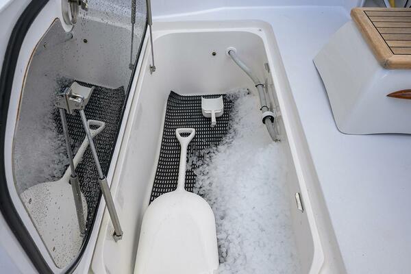 Hatteras 63 Reelin N Dealin - Exterior Cockpit