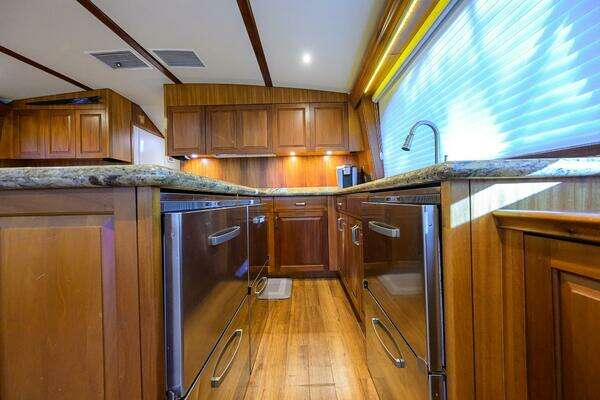 Hatteras GT63 Yacht For Sale