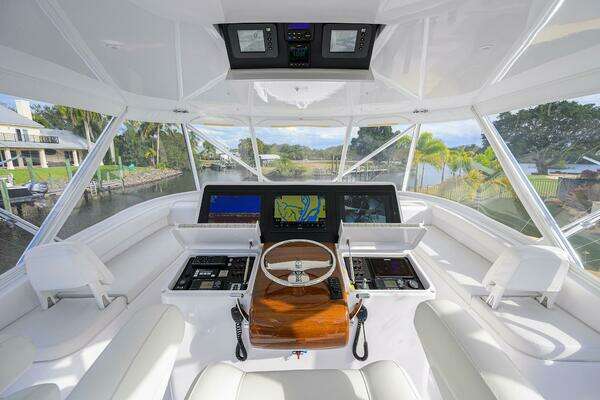 Hatteras GT63 Yacht For Sale