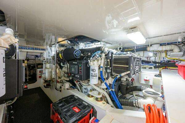 Hatteras GT63 Yacht For Sale